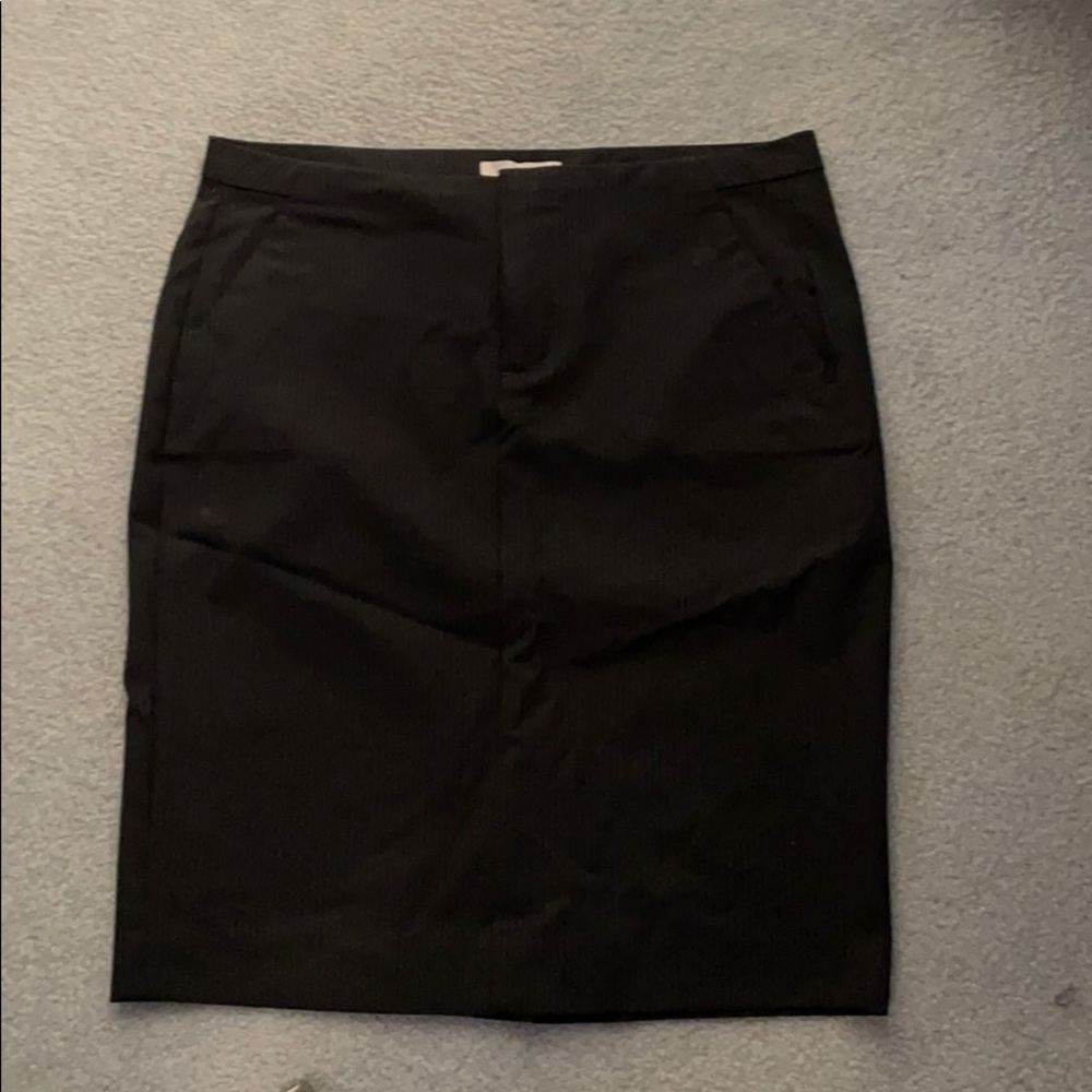 Gap size 0 stretch pinstripe black & grey skirt